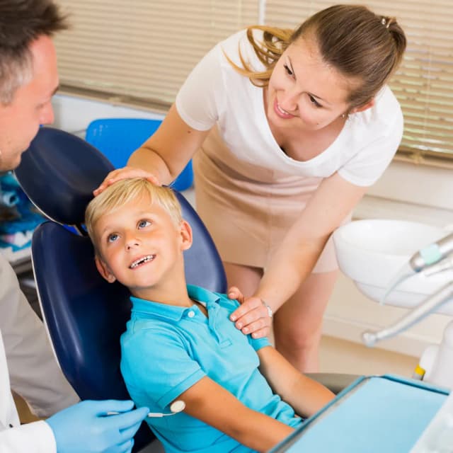 Kiedy pierwszy raz z dzieckiem do dentysty? Uniknij błędów i zadbaj o zdrowie Kiedy pierwszy raz z dzieckiem do dentysty? Uniknij błędów i zadbaj o zdrowie